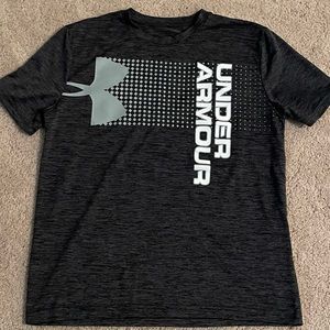 Under Armour Boys Performance Twist Shirt with Logo